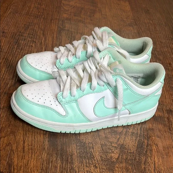 Nike Green and White Sneakers Classic Low-Top Design - Picture 2 of 4